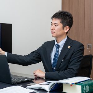 井上弁護士