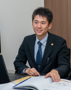 井上弁護士